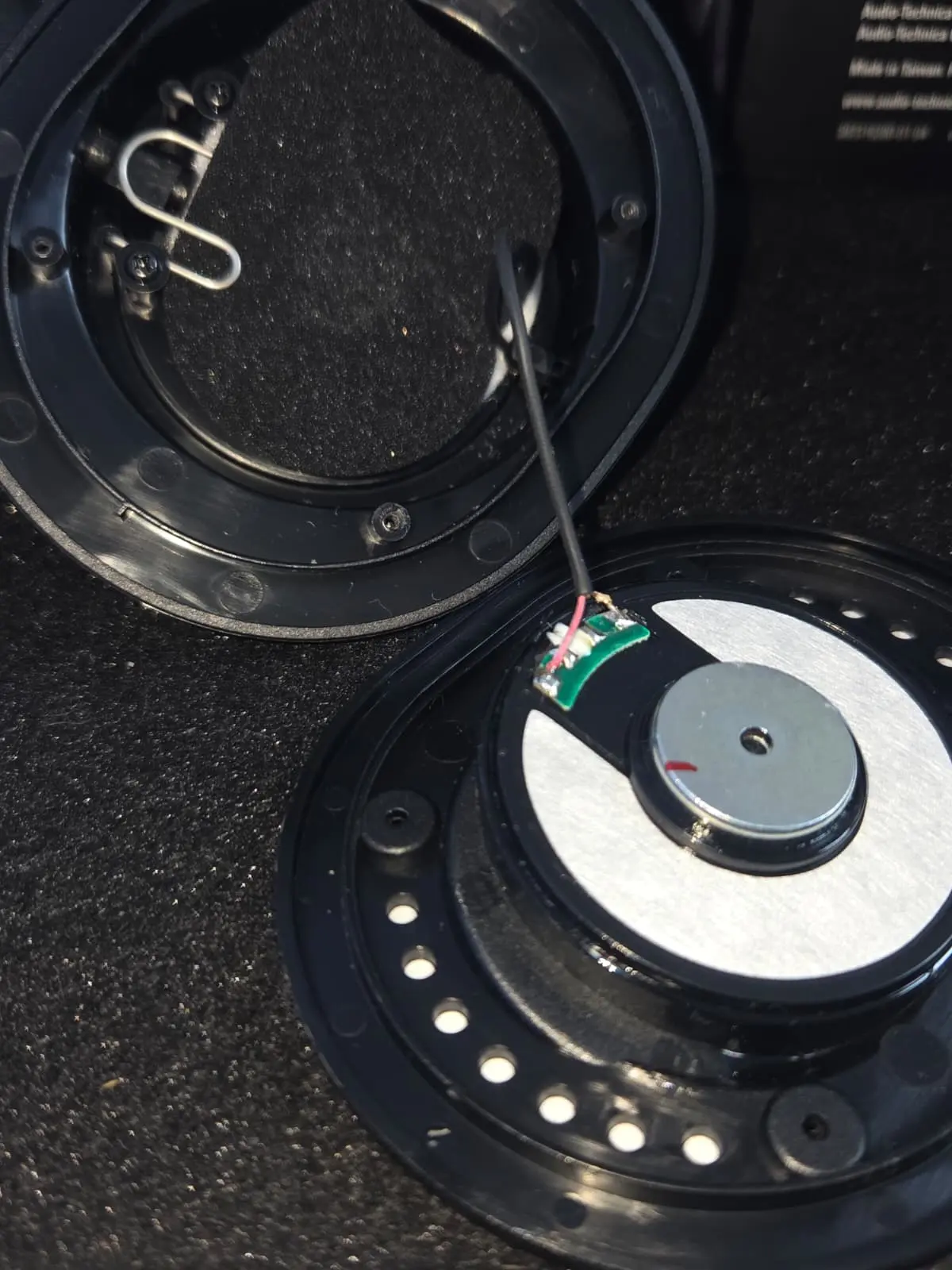 הדרייבר המקובע באוזניות ATH-M50x המזויפות
