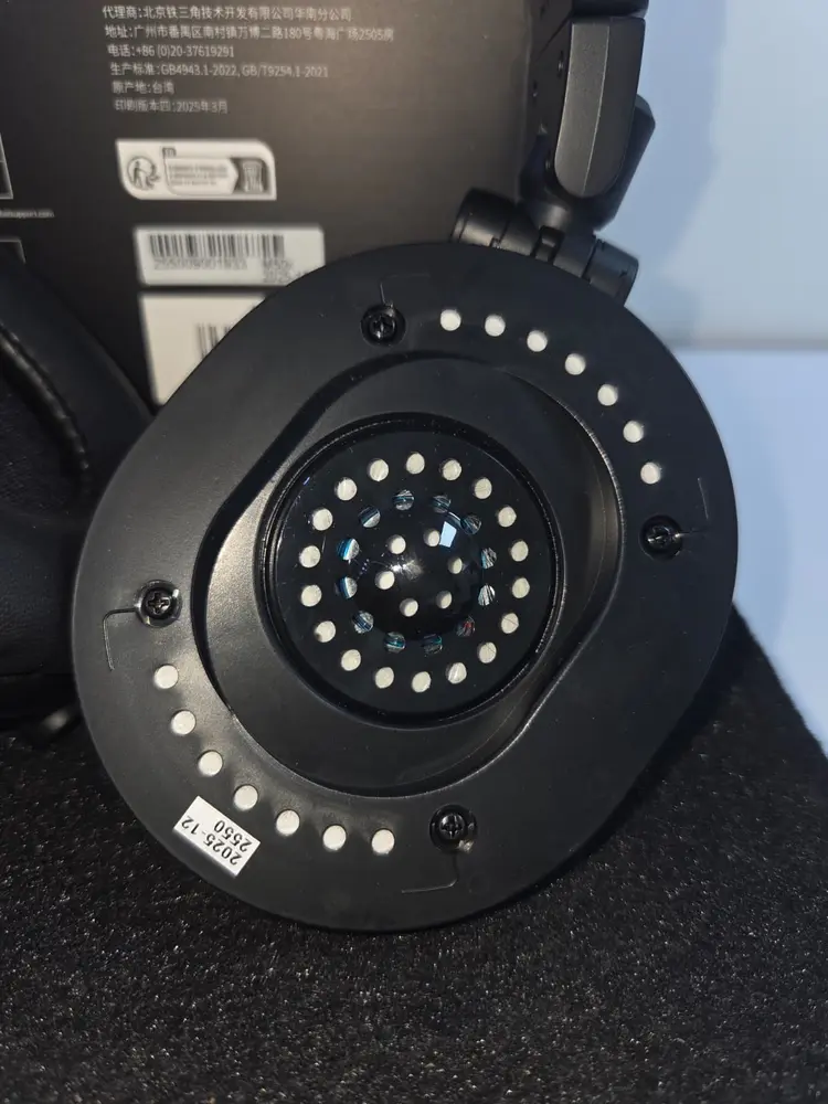 המבנה שמתחת לכרית באוזניות ATH-M50x המקוריות