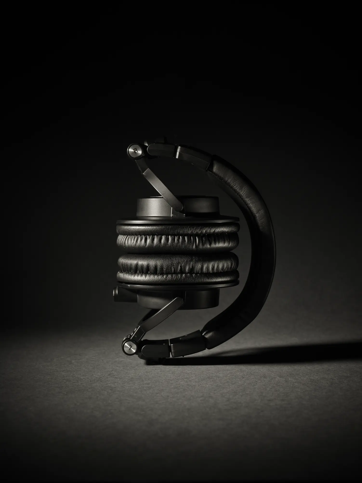 ATH-M50x במצב מקופל